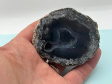 Load image into Gallery viewer, Dugway geode
