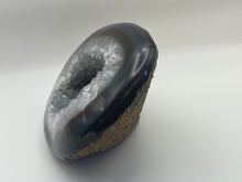 Load image into Gallery viewer, Agate geode
