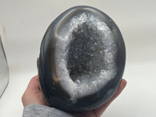 Load image into Gallery viewer, Agate geode

