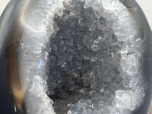 Load image into Gallery viewer, Agate geode

