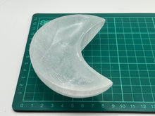 Load image into Gallery viewer, Moon selenite bowl

