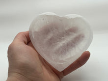 Load image into Gallery viewer, Heart selenite bowl
