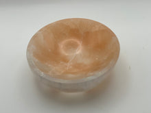 Load image into Gallery viewer, Peach selenite round bowl
