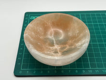 Load image into Gallery viewer, Peach selenite round bowl
