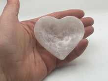 Load image into Gallery viewer, Heart selenite bowl
