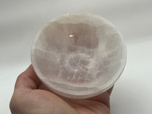 Load image into Gallery viewer, Round selenite bowl
