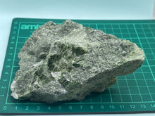 Load image into Gallery viewer, Chrome diopside
