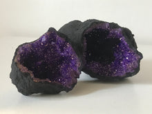 Load image into Gallery viewer, Purple dyed geode pair
