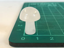 Load image into Gallery viewer, Quartz Carved mushroom
